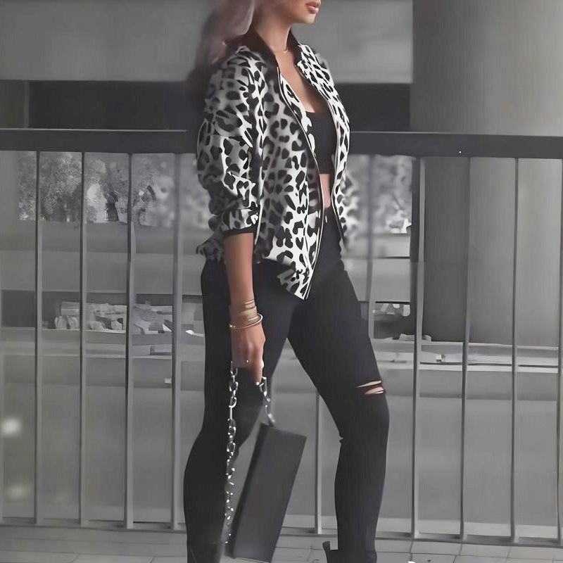 Giacca da donna di tendenza con stampa leopardat