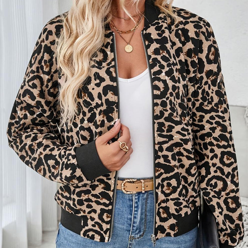 Giacca da donna di tendenza con stampa leopardat